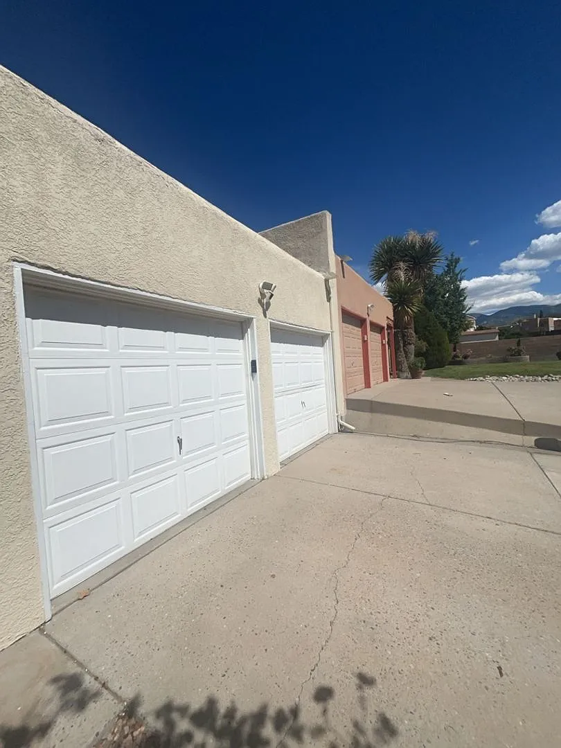2-bedroom, 2-bathroom home located in the vibrant city of Albuquerque — Photo 2
