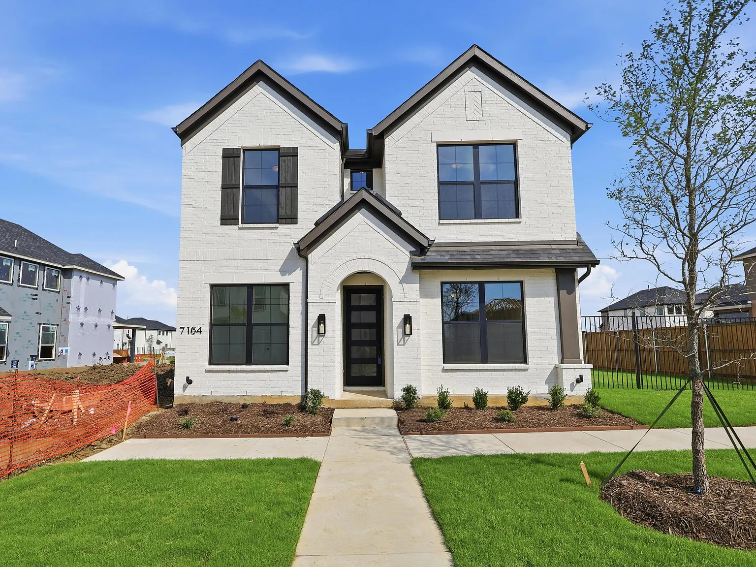 5 bed, 2439 sqft, $3,800 — Photo 4
