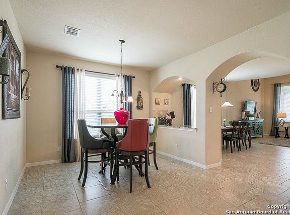 5th image of 873 Maple Dr
