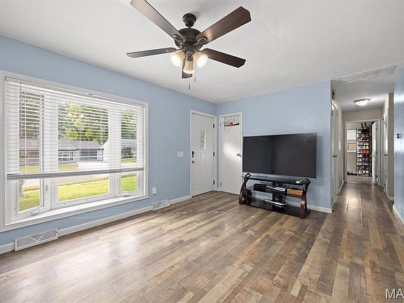 4th image of 124 Rosette Dr