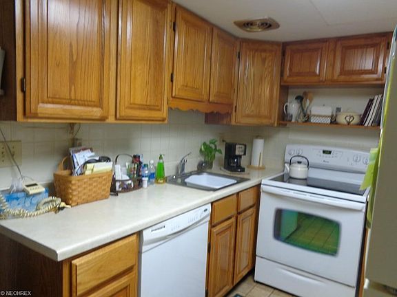 3rd image of 288 Deepwood Dr