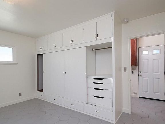 3rd image of 2503 E Glenoaks Blvd