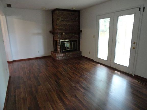 4th image of 729 Audubon Dr