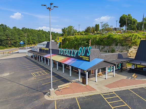 3rd image of 2462 Wisconsin Dells Pkwy