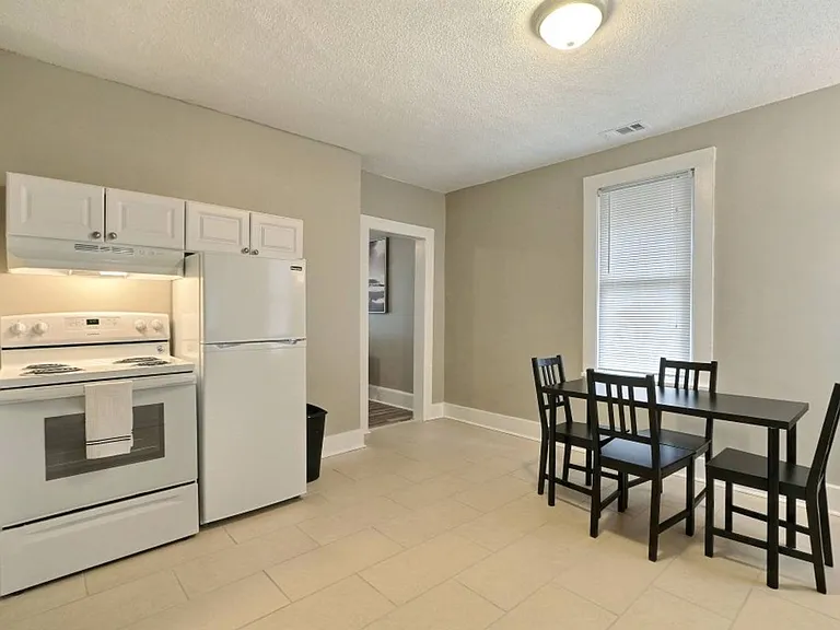 1925 E Gwinnett St — Photo 10