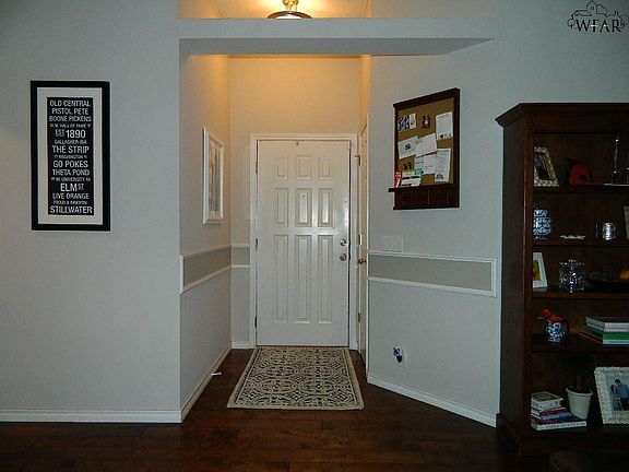 3rd image of 113 Garrett St
