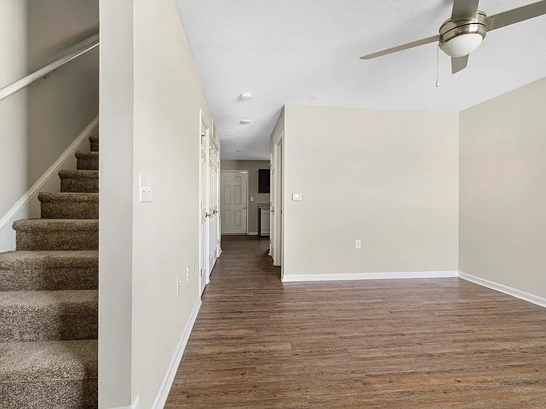 Ravenwood Crossing — Photo 15