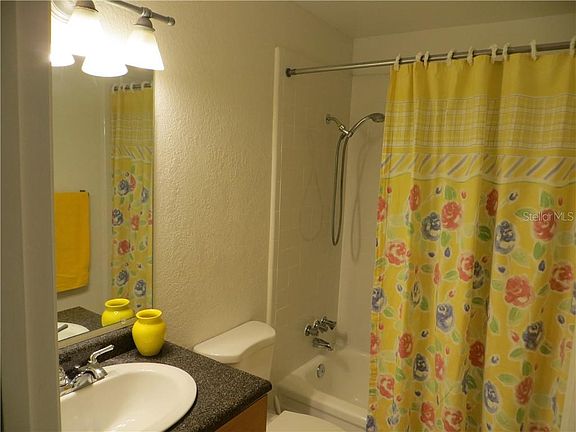 3rd image of 122 Lewfield Cir #122