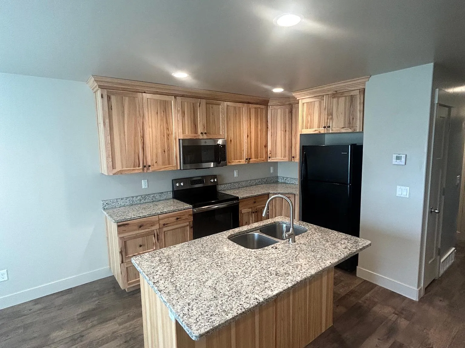 3 bed, 2.5 bath, 1923 sqft, $1,700 — Photo 3