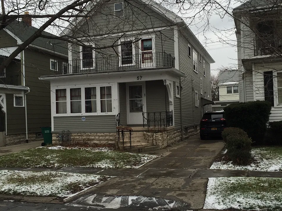 57 Montrose Ave #2