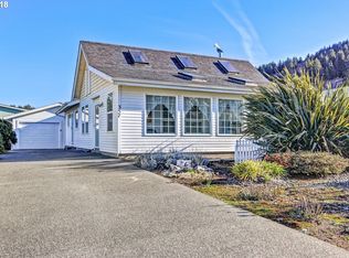 357 Marine Dr, Yachats, OR 97498