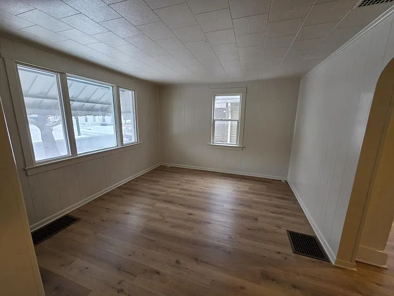 466 W McKibben St — Photo 8