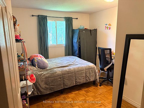 3rd image of 30 Clarendon Cres #21