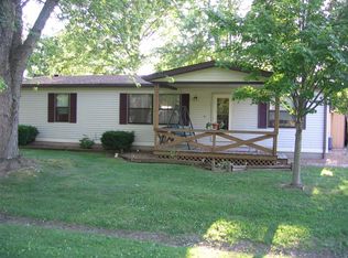 15901 Douros Dr, Carlyle, IL 62231