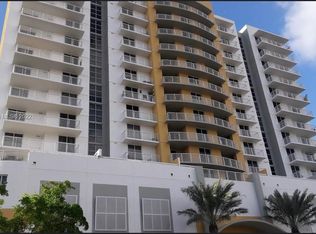 900 SW 8th St APT 604, Miami, FL 33130