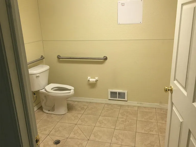 215 Country Club Ln #8 — Photo 11