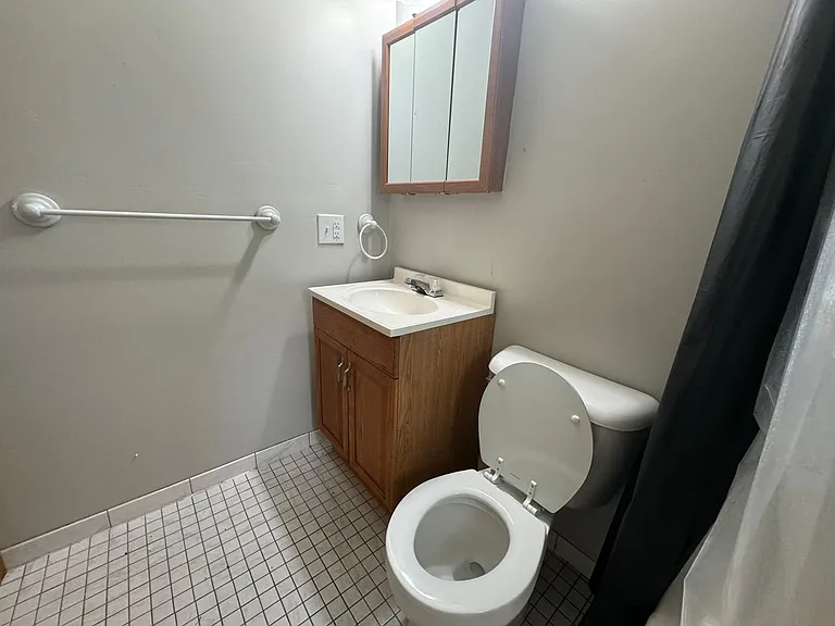 Updated 1BR Apartment Shared Laundry, Cats OK $750/mo — Photo 22
