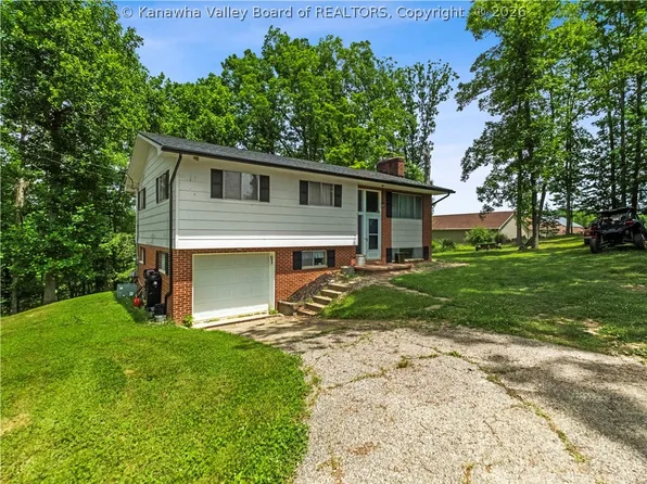 811 McNabb Heights Dr, Elkview, WV 25071