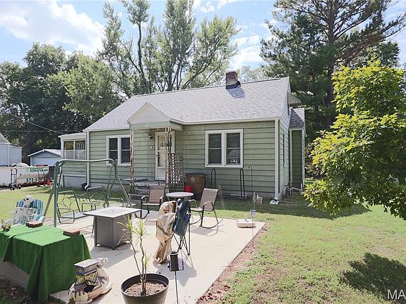 2nd image of 301 E Cape Rock Dr