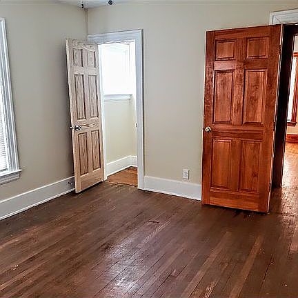 3rd image of 1126 W 10th St