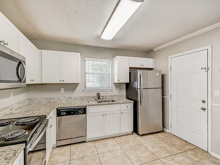 1760 Sonia Dr — Photo 10