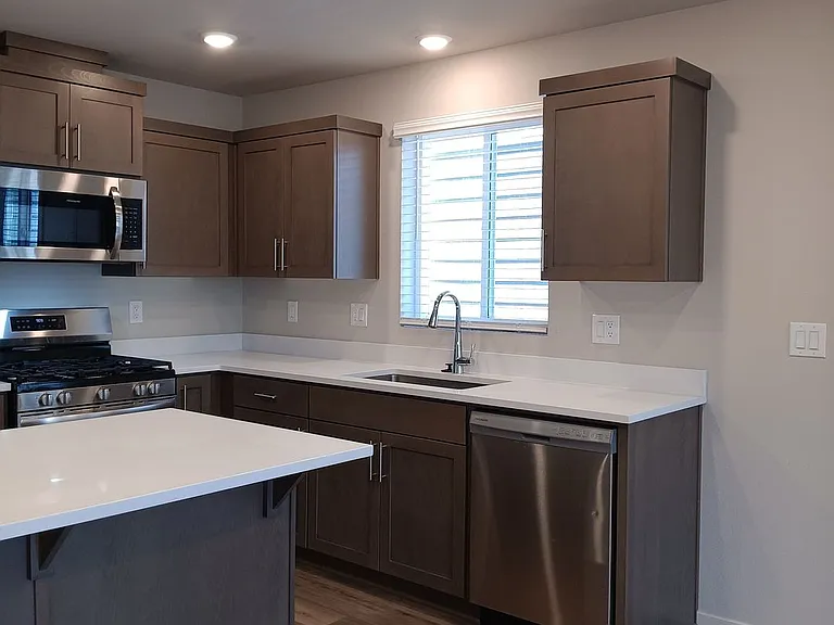 610 Pickering Ln — Photo 8