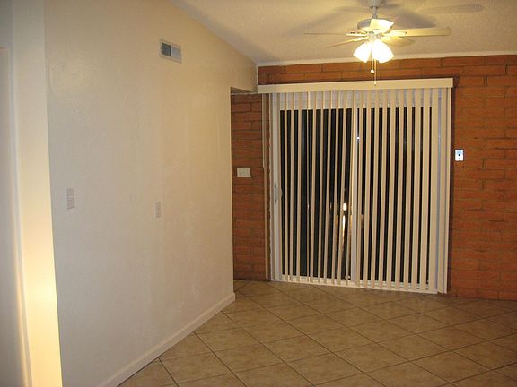 5th image of 413 Stewart Cir