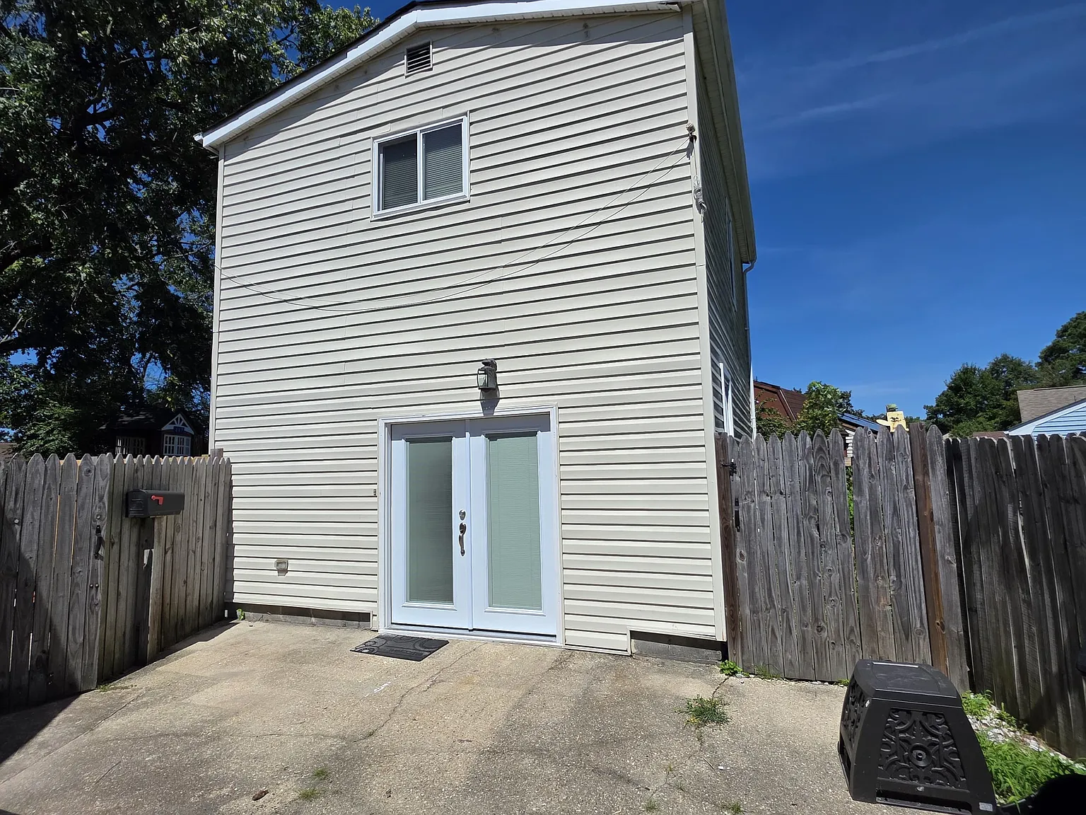 3213 Drawbridge Ct — Photo 1