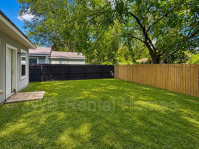 8520 Cocoa Ave — Photo 17