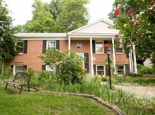 3808 Stonebridge Rd, Alexandria, VA 22306