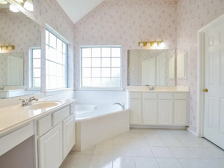 9403 Sundance Dr — Photo 10