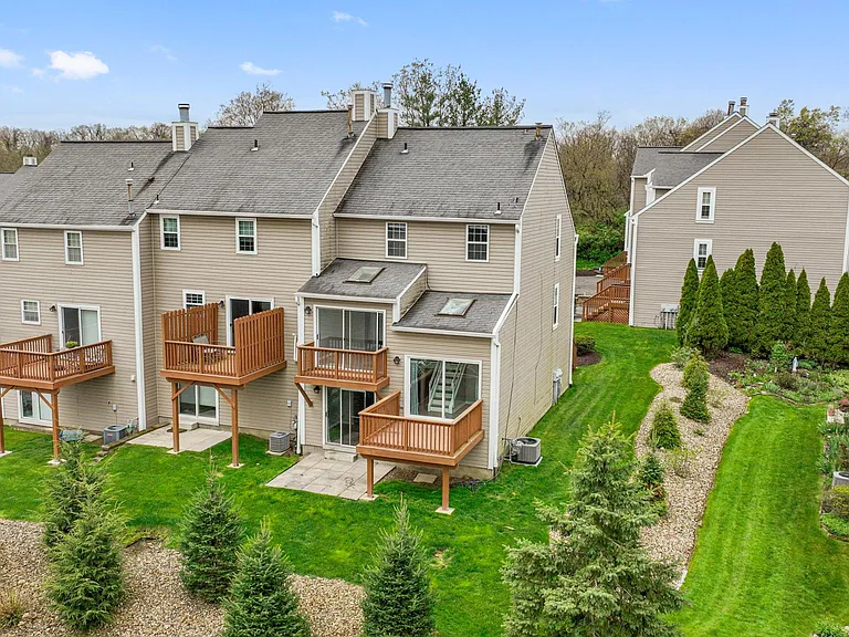 2714 Meadowcrest Ct — Photo 30