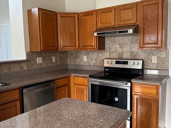 4th image of 1512 Hampton Woods Dr