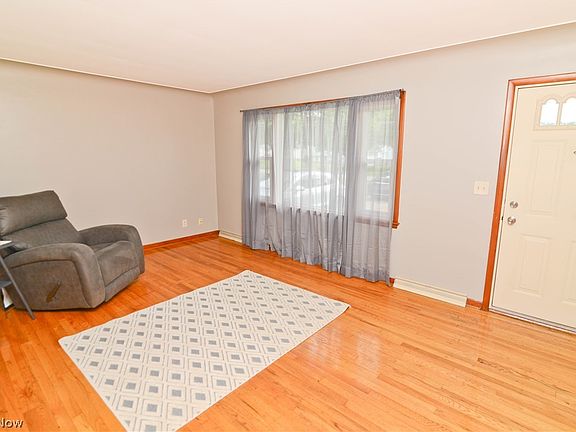4th image of 4221 Selkirk Ave