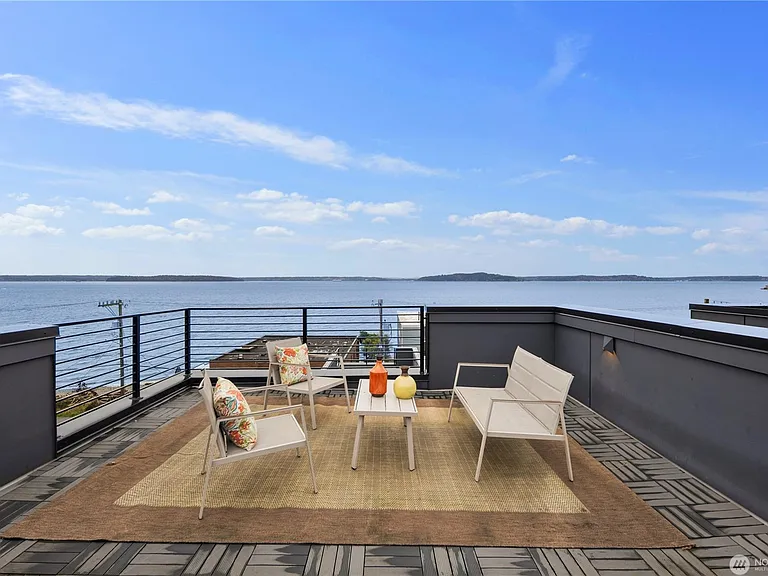 4018 Beach Dr SW — Photo 18