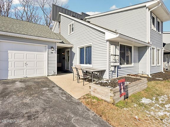 3rd image of 38 Amy Court #1301