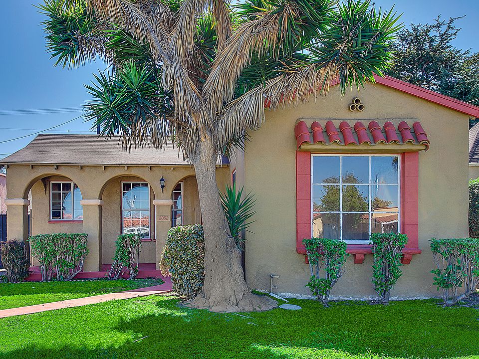 1st image of 2052 W 69th St
