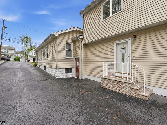 3rd image of 115 Coeyman Ave