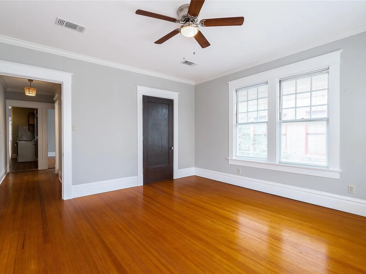 1 bed, 1.0 bath, 730 sqft, $1,300 — Photo 2