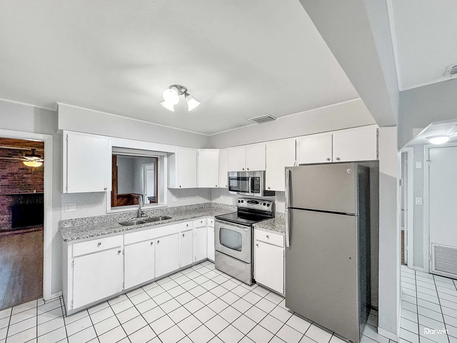 3 bed, 2.0 bath, 2049 sqft, $2,620 — Photo 2