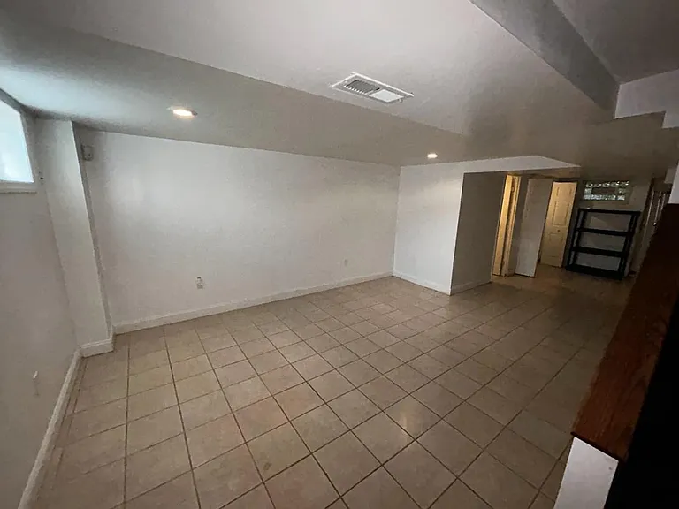 830 Montpelier St — Photo 23