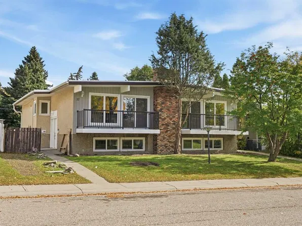30/32 W Dalton Bay NW, Calgary, AB T3A 1H8