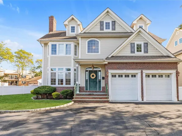 111 Lincoln Avenue, Rockville Centre, NY 11570