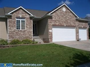 6620 Meursault Dr, Lincoln, NE 68526