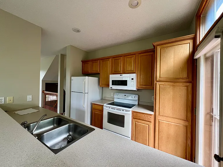 1922 Red Maple Ln — Photo 4