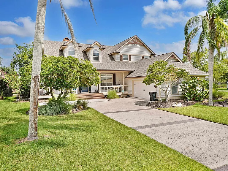 500 Turnberry Ln — Photo 2