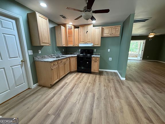 3rd image of 240 Sims St