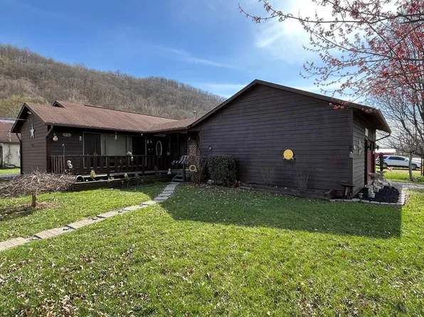 700 South 4th Ave, Paden City, WV 26159