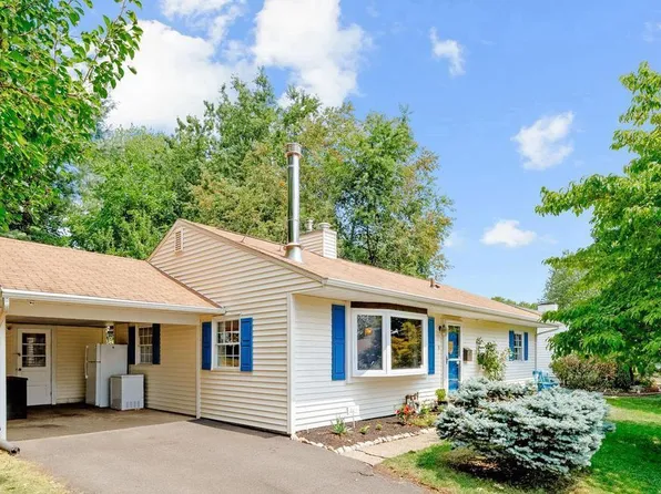 221 Devon Rd, Fairless Hills, PA 19030