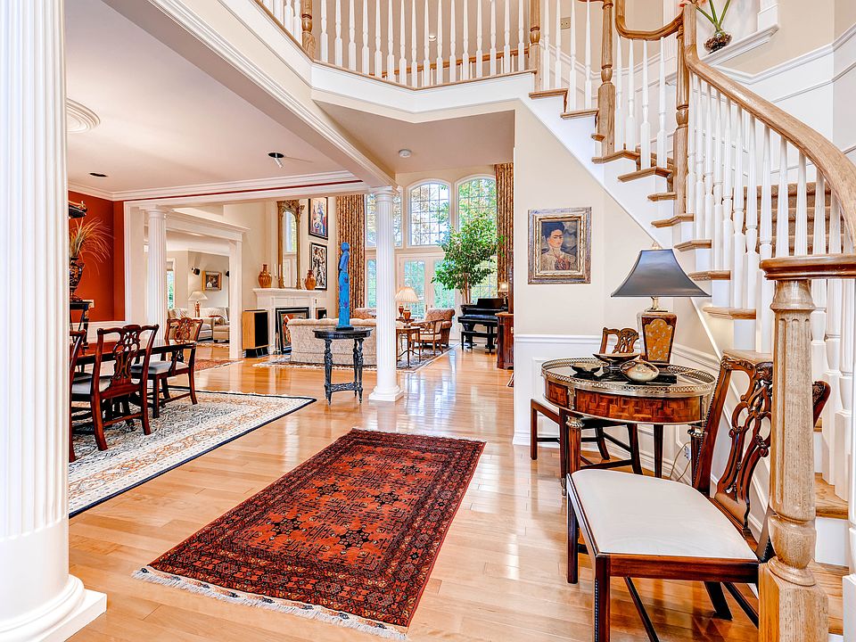 Beautiful 2 story entrance